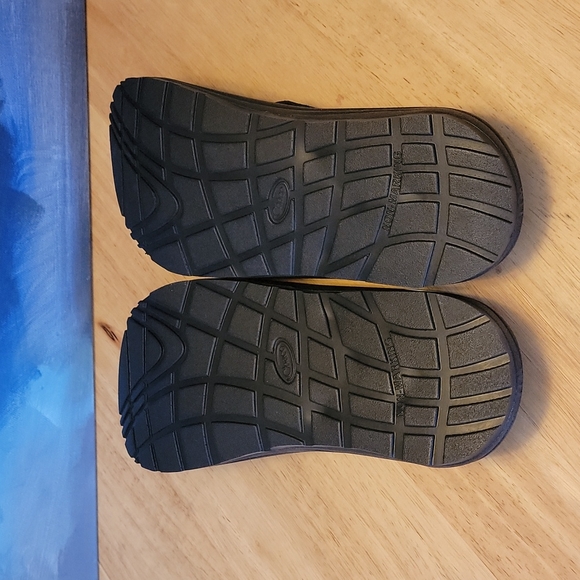 Brand New/Never Worn Black Chacos size 11 (fit 10-10.5) - Picture 2 of 6